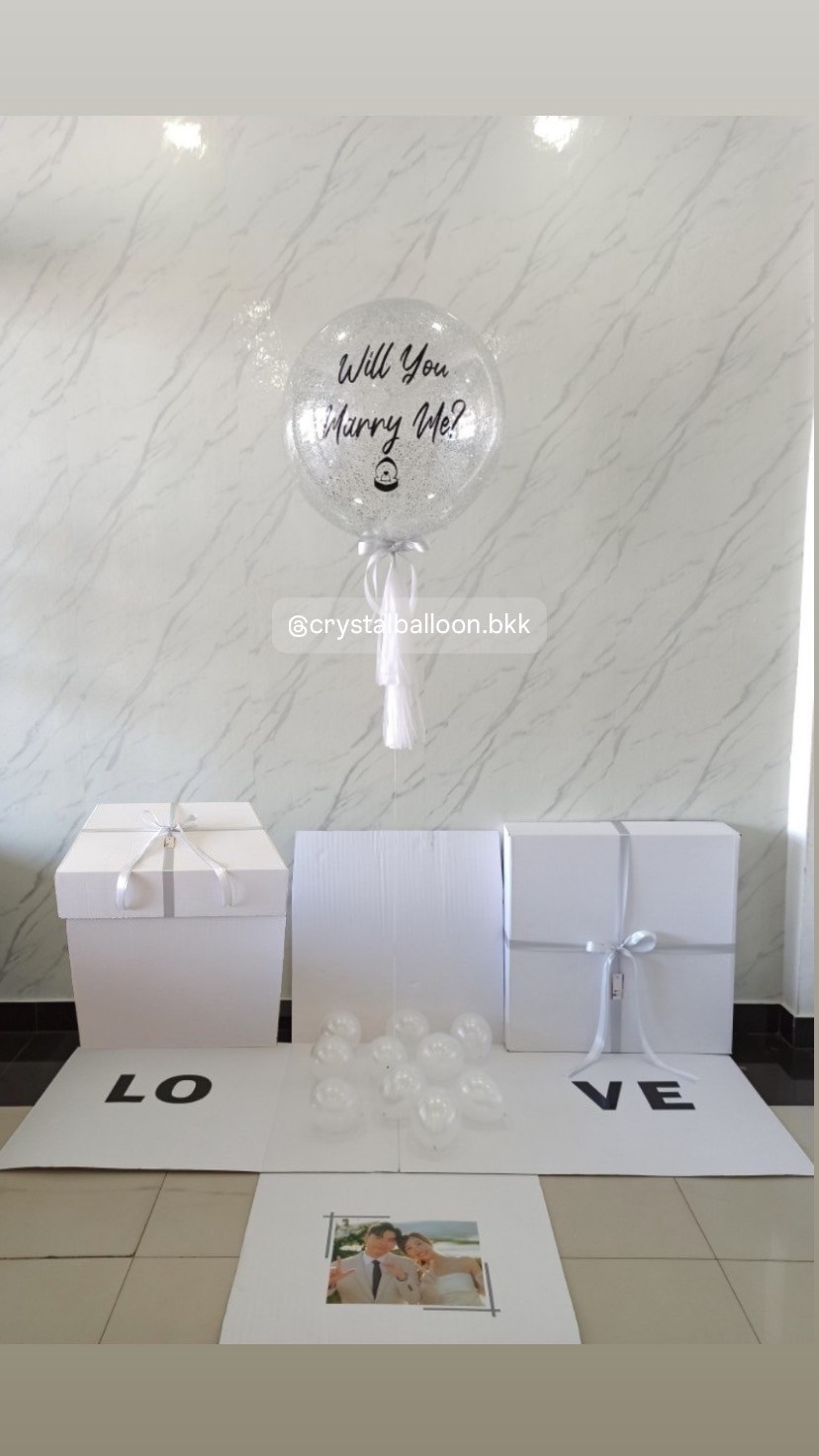 Will You Marry Me Surprise Box กล่องเซอร์ไพรส์ขอแต่งงาน Bubble ขนาด 24" กลิตเตอร์สีขาวมุก พร้อมตกแต่ง สามารถใส่รูปได้ 4 ใบ สามารถเปลี่ยนสีลูกโป่ง/เปลี่ยนข้อความได้