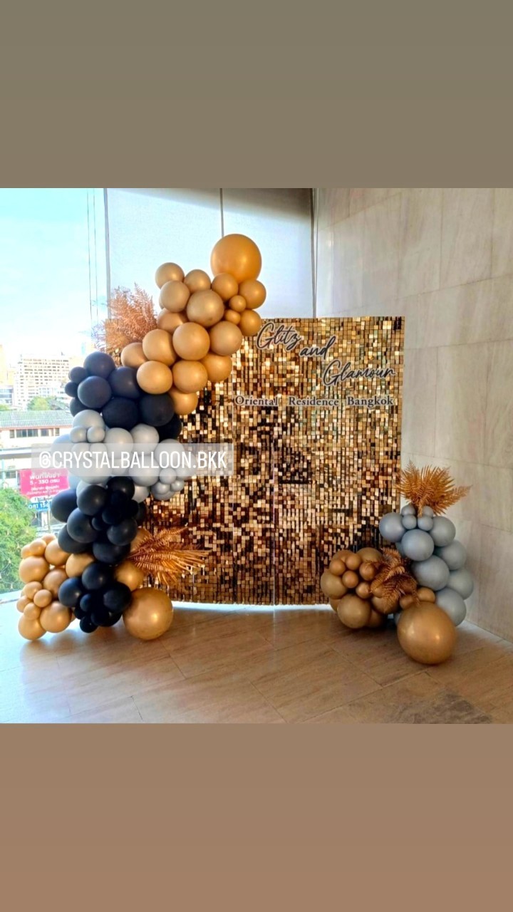 Organic Backdrop เปิดงาน ฉากวิบวับ สีทอง ขนาด 2x2 เมตร Theme ดำ-ทองโครเมี่ยม พร้อม ประดับใบไม้ทอง พร้อมตกแต่ง สามารถเปลี่ยนสีลูกโป่งได้
