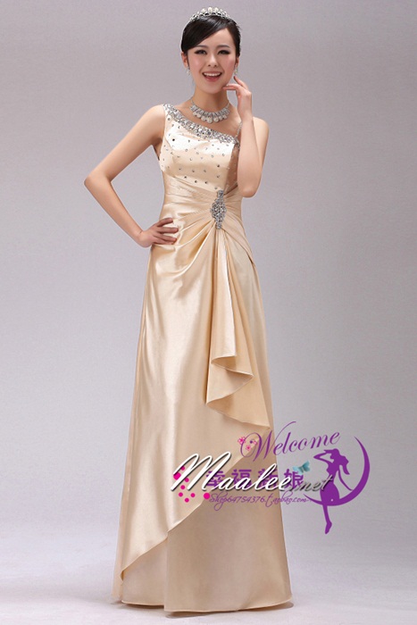 พร้อมส่ง ชุดราตรียาว ไหล่เฉียง สีครีม Champagne จับจีบที่เอว คอประดับลูกปัดคริสตัลสวยหรู