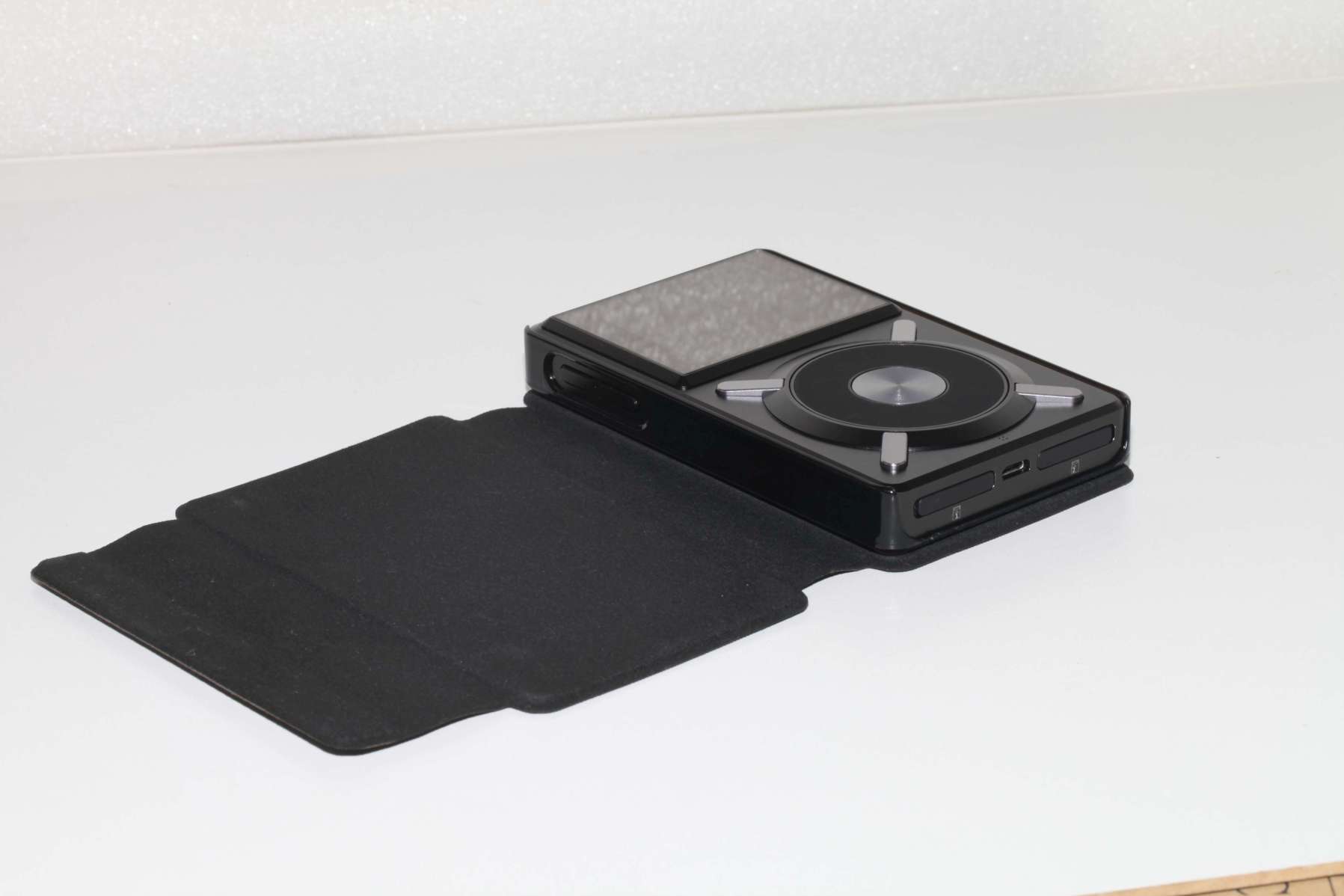 ขาย FiiO HS9 เคสหนังแบบ Flip Case อย่างดีสำหรับ FiiO X5 โดยเฉพาะ บางเบา สะดวกต่อการใช้งาน