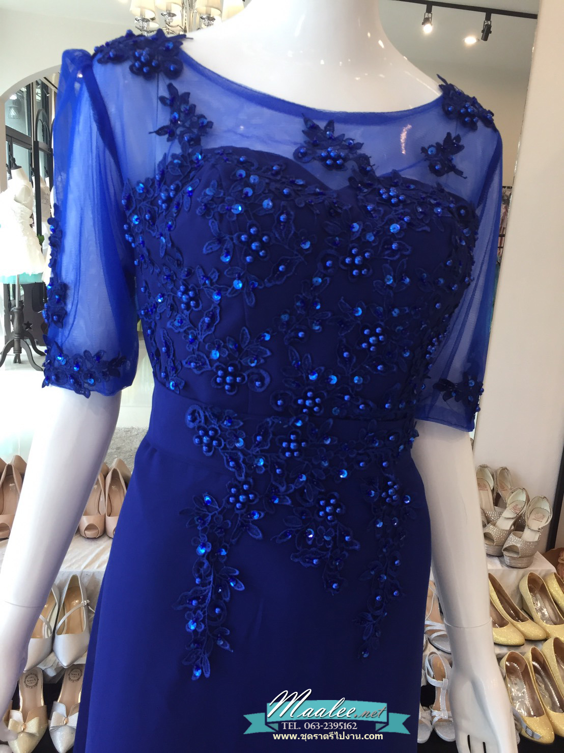 พร้อมส่ง ชุดราตรียาว สีน้ำเงิน แขนยาว แบบเรียบหรู แต่งลูกไม้เซาะดอก ปักลูกปัดมุก