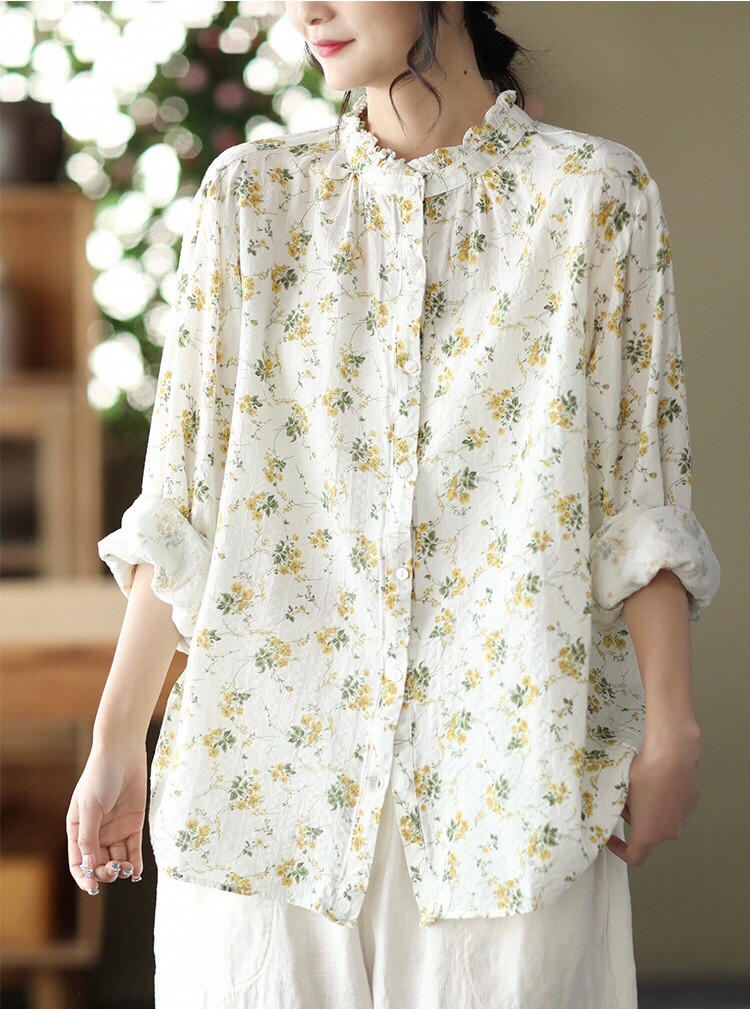 เสื้อผ้าฝ้ายลายดอกไม้แต่งคอระบาย