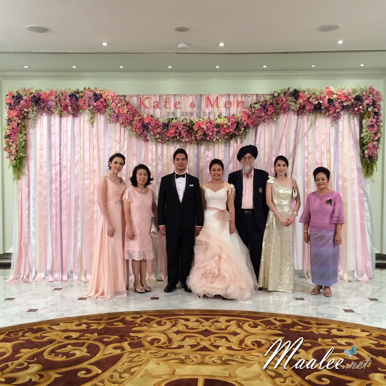 พร้อมเช่า ชุดราตรียาว ไหล่เฉียง สี Champagne ปักเลื่อมทั้งตัว แต่งคริสตัลช่วงคอ