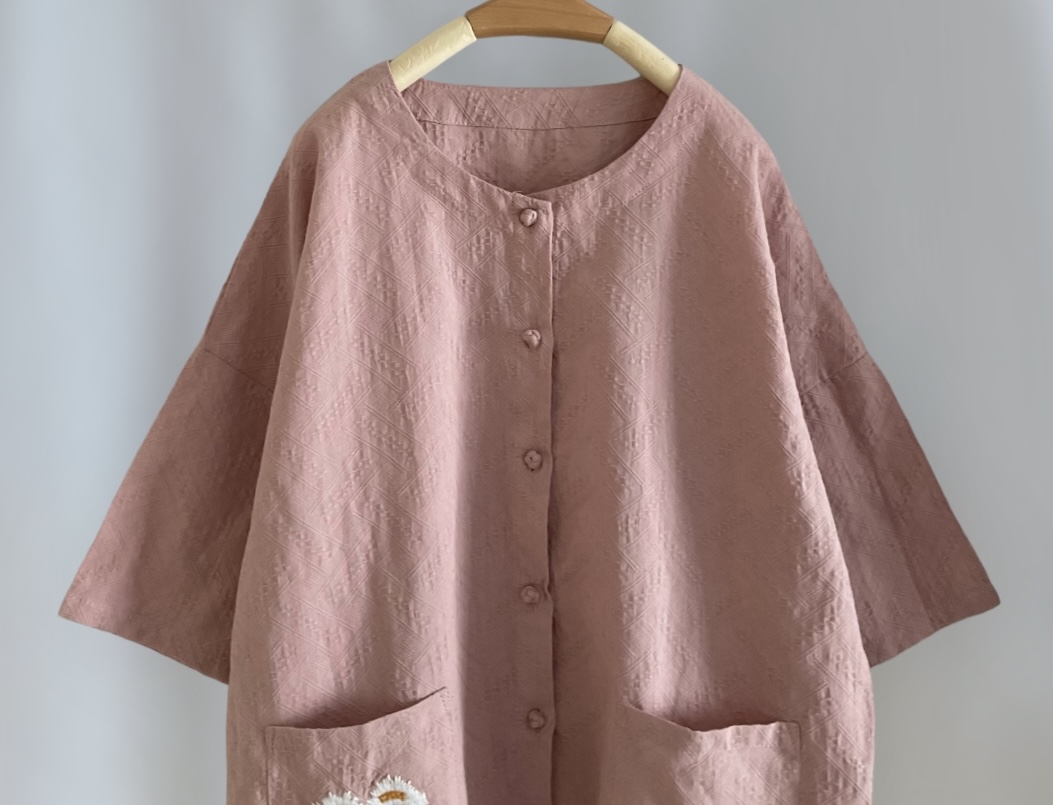 เสื้อผ้าฝ้ายแต่งกระเป๋าลายปัก