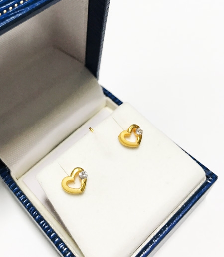 BE032 ต่างหูเพชรCZ น่ารักๆๆ ดีไซน์รูปหัวใจ ชุปทองซาติน(ทองด้านๆ)กับทองเงาๆ เก๋สุดๆ ใส่ติดหูได้เลย