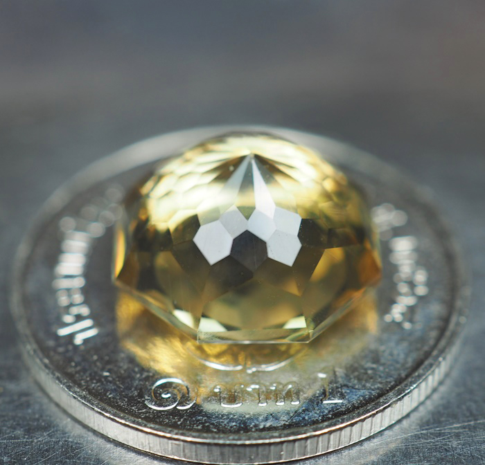 พลอยซิทรินสีเหลือง 2.55 กะรัตทรงแปดเหลี่ยม