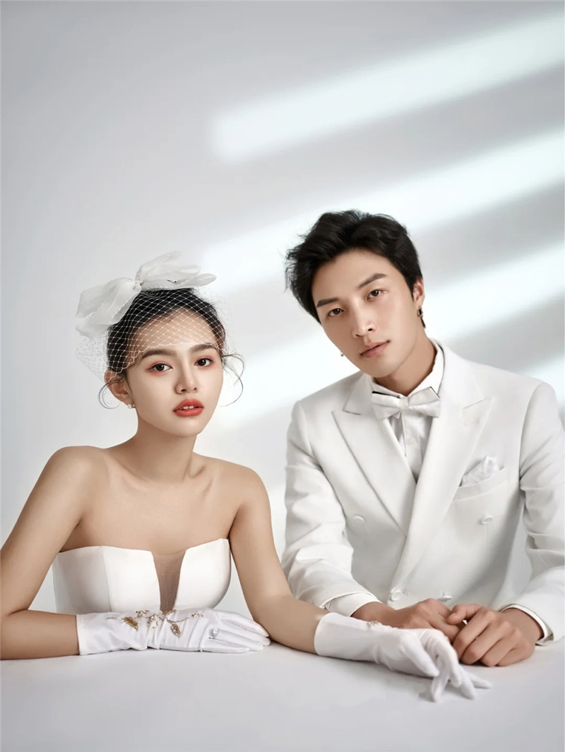 พร้อมเช่า ชุดสูทชาย สีขาว กระดุม 2 แถว