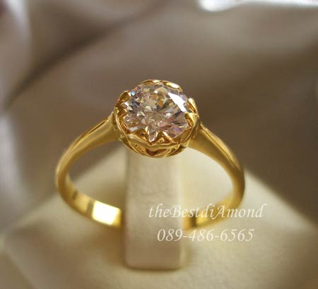 แหวนเพชรเม็ดเดี่ยวจริงๆ ค่ะ ขนาดประมาณ 1 กะรัต (6 มม) เป็นแบบที่ classic ทุกยุคทุกสมัย ชุบทองแท้ 24 K หนา 5ไมครอน BR917