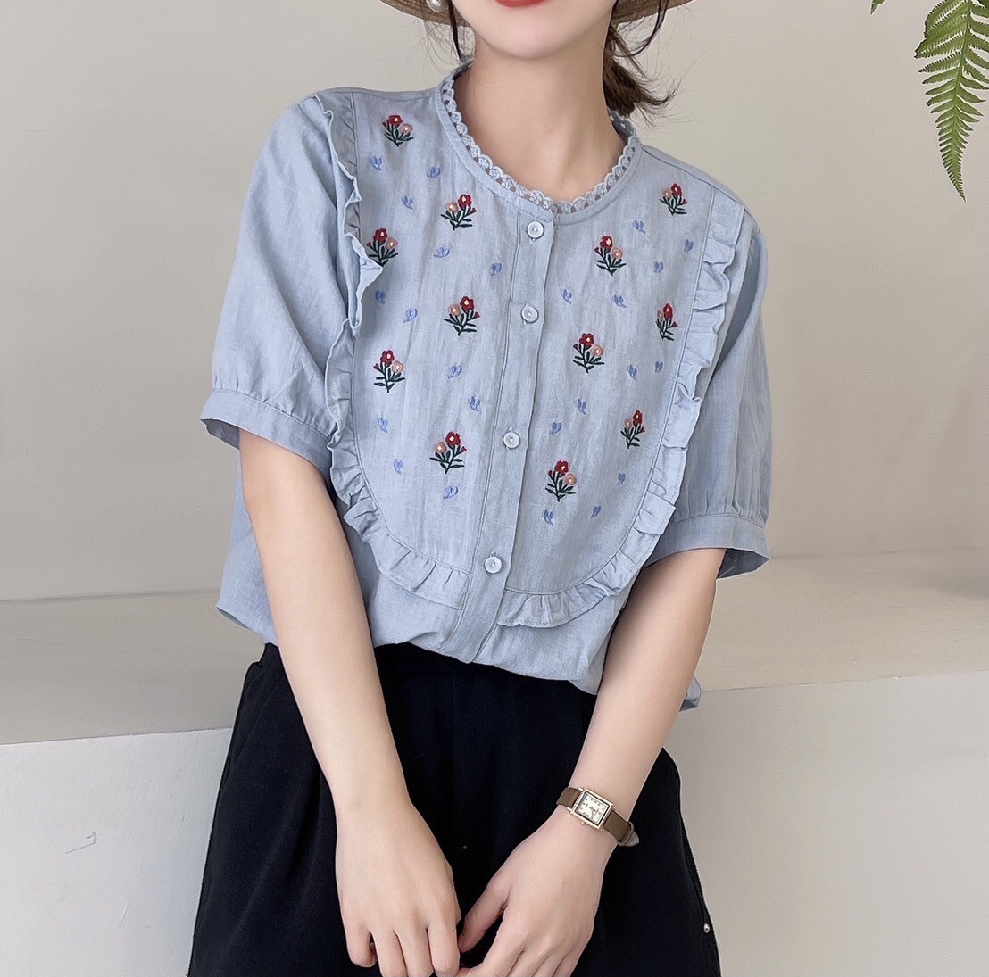 เสื้อผ้าลินินลายปักแต่งระบาย
