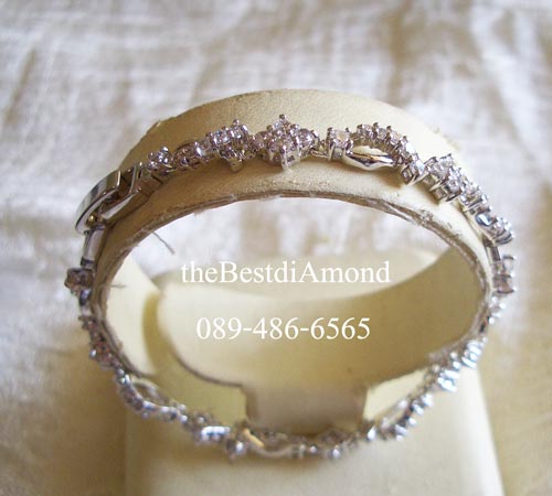 BC002RD===สร้อยข้อมือPerfect Match Style=== ดีไซน์สวยมากๆๆ อ่อนช้อย ลงตัว Match กันอย่างดี ระหว่างรูปดอกไม้ กับ โค้งเพชร รับประกันความสวยค่ะ