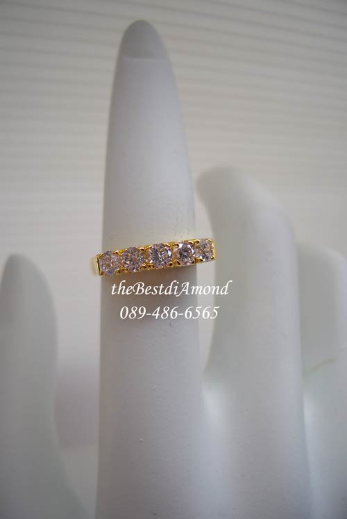 BR964+++แหวนแถวหนามเตย 5 เม็ด+++แหวนแถวแบบยอดนิยม ทุกยุคทุกสมัย ฝังแบบหนามเตย เป็นแหวนแถวแบบเรียบๆแต่ดูดี ขนาดเพชร 12 ตัง