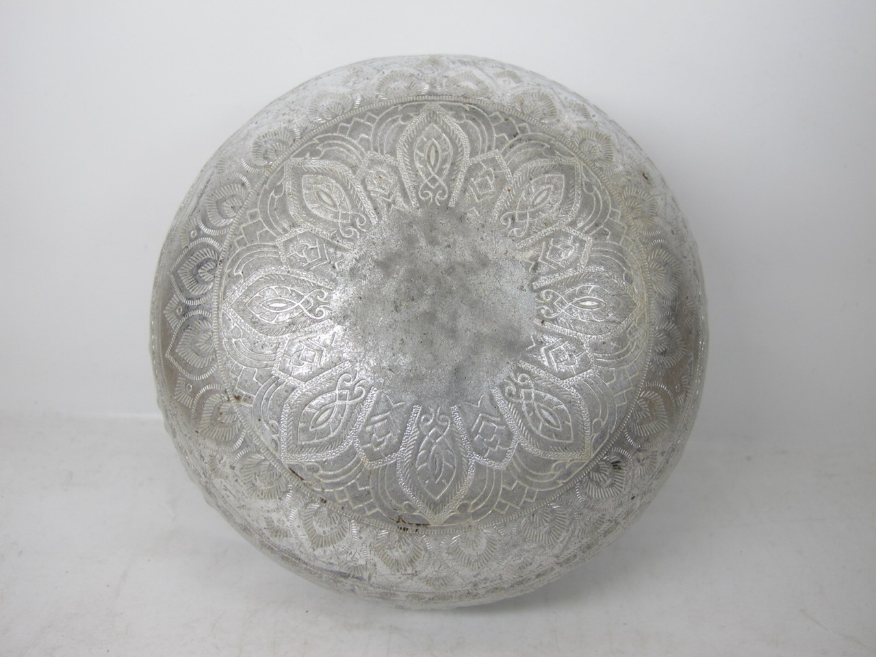 ขันโค๊กสงกรานต์ ขัน Coca-cola (3) แต่มีรูรั่วเล็กๆ 2 รู