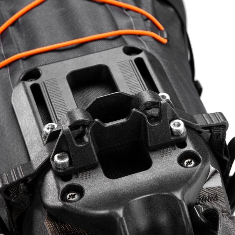 กระเป๋าใต้อานทัวร์ริ่ง Ortlieb Bikepacking Seat-Pack QR กันน้ำ 100% แข็งแรง ทนทาน มีแถบสะท้อนแสง 3M กระเป๋ารับน้ำหนักได้ 3-5 กิโลกรัม จากประเทศเยอรมัน