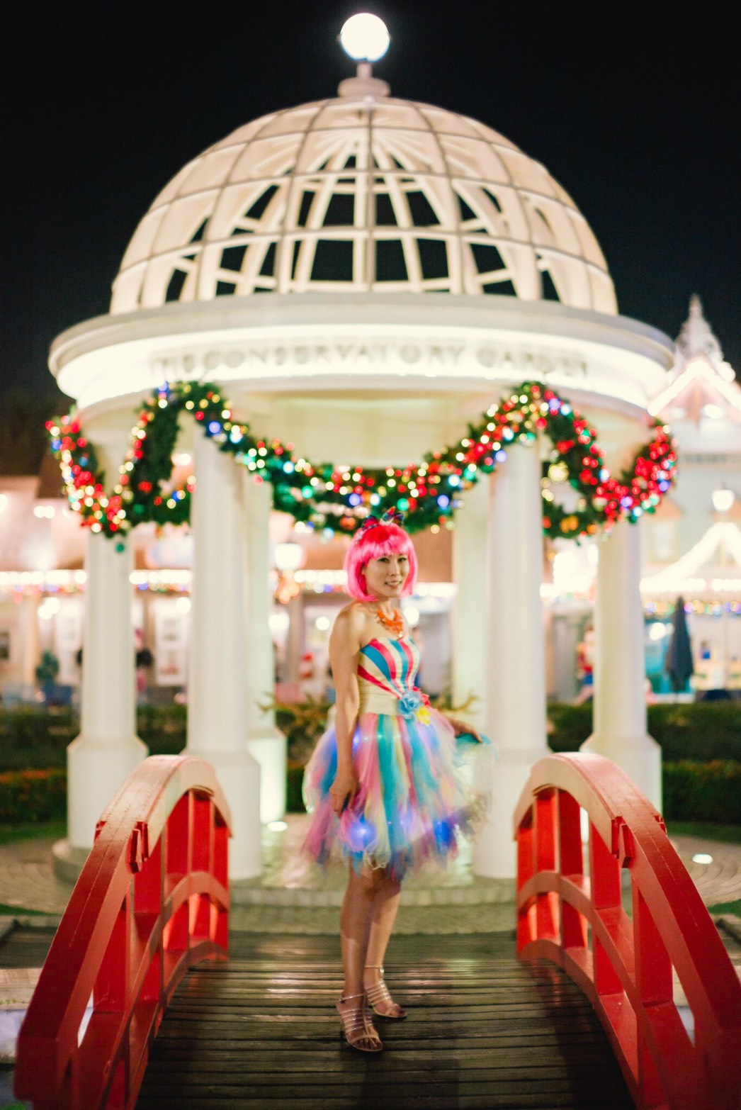 พร้อมเช่า ชุดแฟนซี เกาะอก ชุดราตรีสั้น สายรุ้ง Rainbow น่ารักมากมาย กระโปรงสีสวย