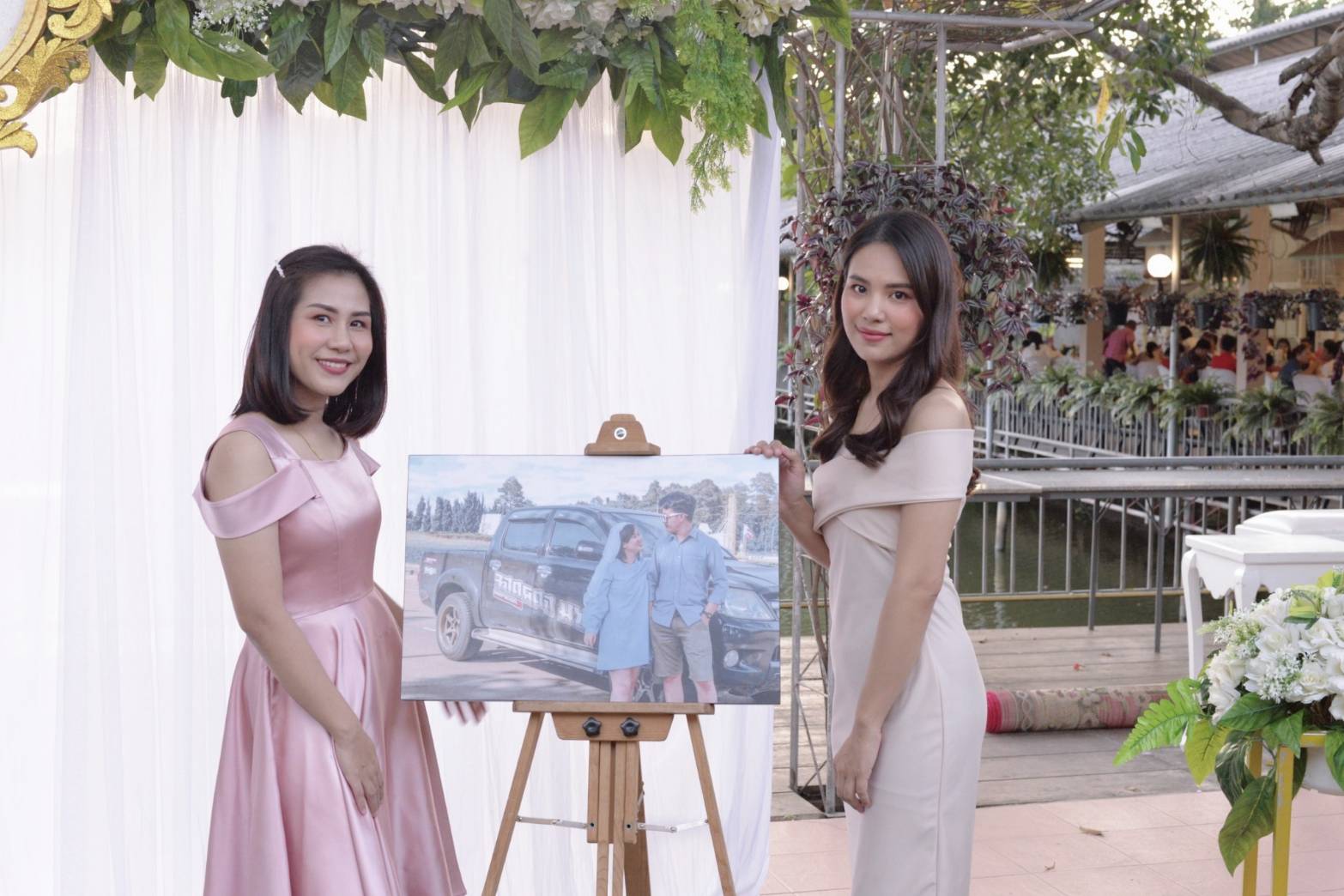 พร้อมเช่า เดรสออกงาน สีนู๊ด เรียบหรู ไหล่ไขว้ ทรงเข้ารูป