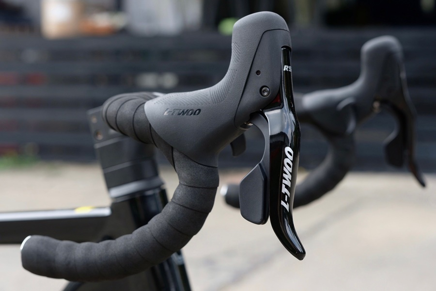 จักรยานเสือหมอบ JAVA AURIGA ชุดขับ L-TWOO-R5 18speeds เฟรมอลูมิเนียม ซ่อนสาย ลบรอยเชื่อม แฮนด์อลูมิเนียม lntegrated 700c มีสินค้า 𝐒𝐢𝐳𝐞 𝟒𝟖