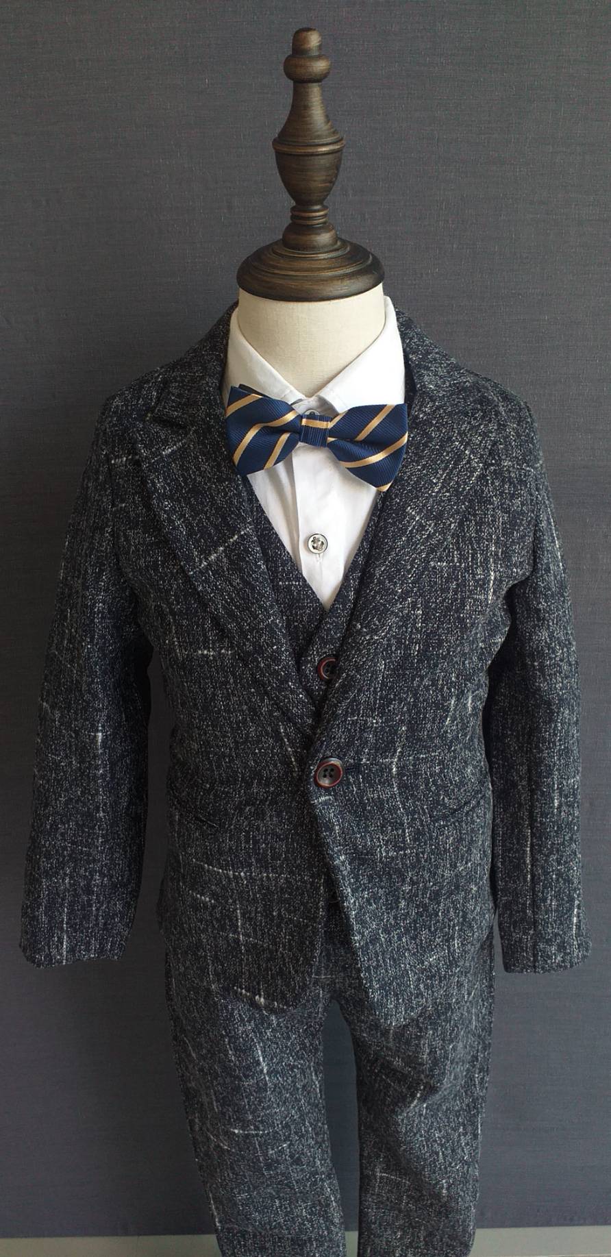 พร้อมเช่า ชุดสูทเด็กชาย สีเทาดำ สไตล์เกาหลี **พร้อมเช่าไซส์ 90 ,110 , 120**