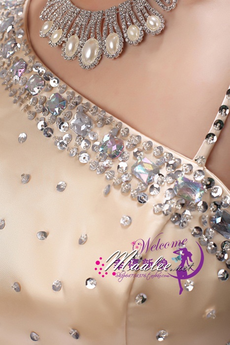 พร้อมส่ง ชุดราตรียาว ไหล่เฉียง สีครีม Champagne จับจีบที่เอว คอประดับลูกปัดคริสตัลสวยหรู
