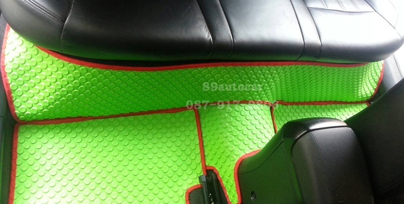 โรงงานพรมปูพื้นรถยนต์เข้ารูป Chevrolet Cruze ลายกระดุมสีเขียวขอบแดง
