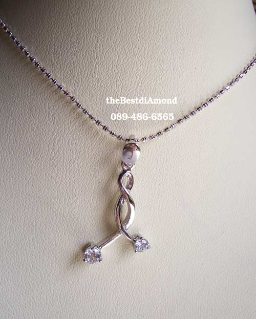 BP418RD+++จี้เพชร รูปเกลียวเพชร 2 เม็ด+++จี้เก๋ๆน่ารักๆ ดีไซน์เก๋มากๆ ออก Modern ใส่สวยกับทุกชุดเลยค่ะ