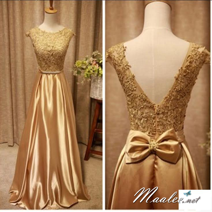 พร้อมเช่า ชุดราตรียาว แขนสามส่วน สีทอง อกแต่งลูกไม้ กรโปรงเนื้อผ้ามัน คาดเอวคริสตัล เพิ่มเข็มกลัดโบว์ช่วงหลัง