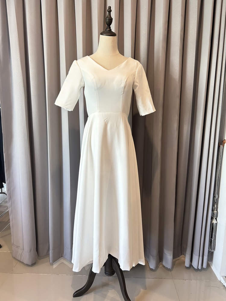 พร้อมเช่า ชุดเช่า ชุดแต่งงาน มินิมอล ชุดหมั้น แขนสั้นคอวี