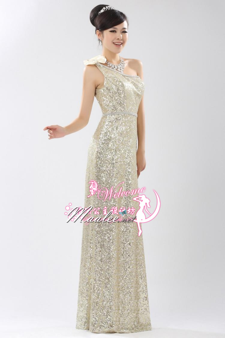 พร้อมเช่า ชุดราตรียาว ไหล่เฉียง สี Champagne ปักเลื่อมทั้งตัว แต่งคริสตัลช่วงคอ