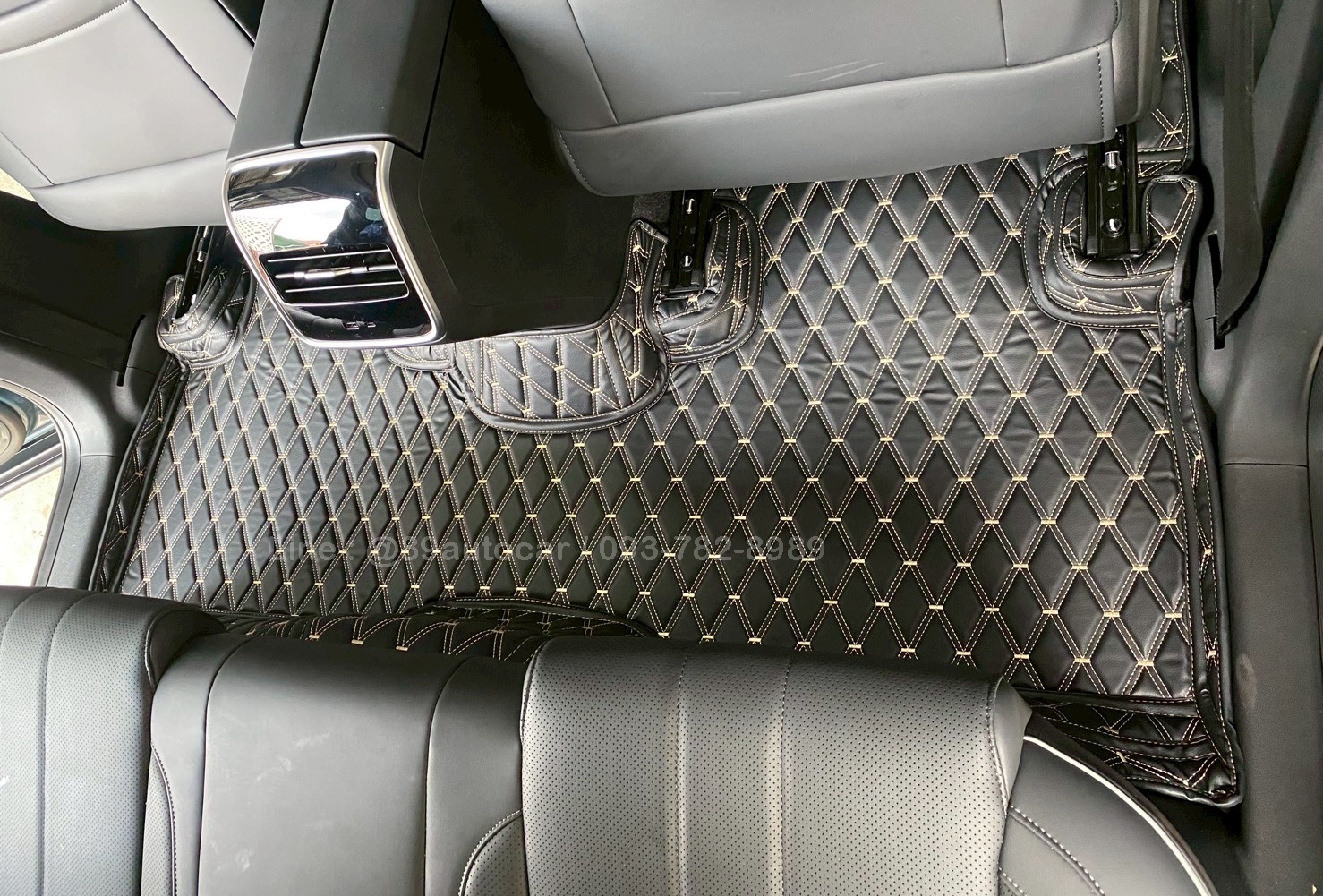 พรมปูพื้นรถยนต์ Omoda Jaecoo7 PHEV (โอโมด้า เจคลู 7) ปูพรมVVIP สีดำด้ายทอง เต็มคัน