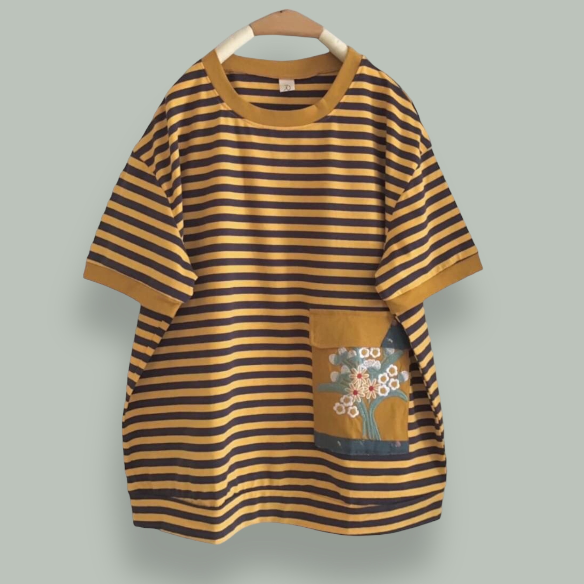 เสื้อยืดลายทางแต่งกระเป๋า