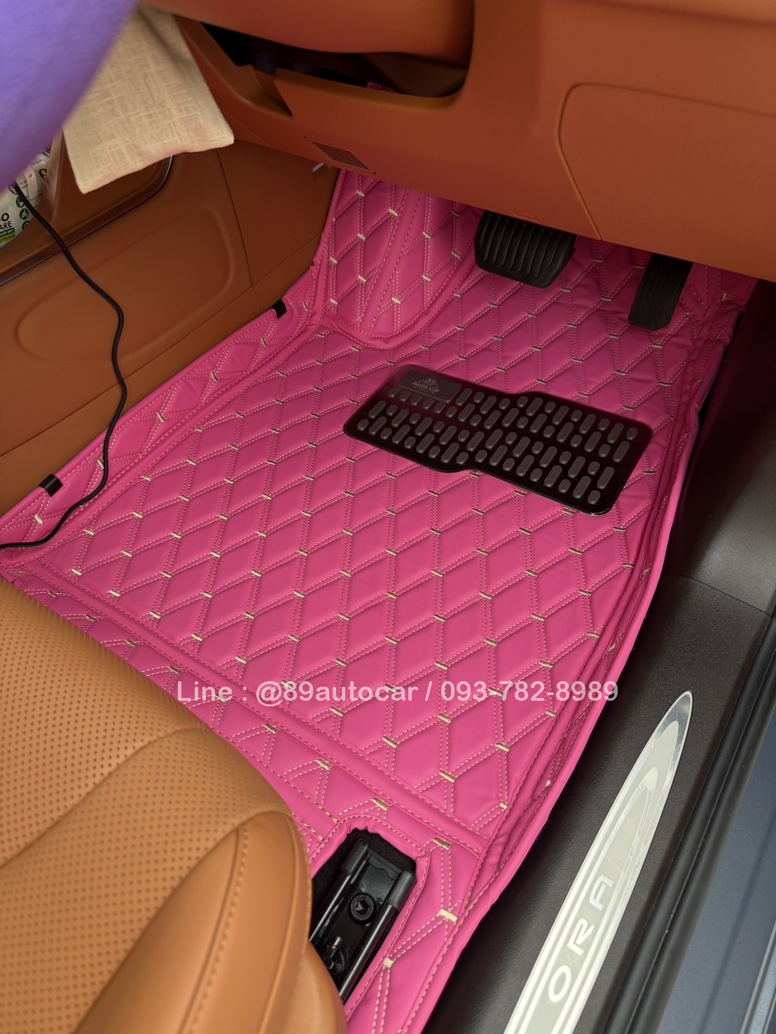พรมรถยนต์ Ora 07 ปูพรมVVIP ด้ายคู่ สีชมพูด้ายทอง เต็มคัน 6 ชิ้น