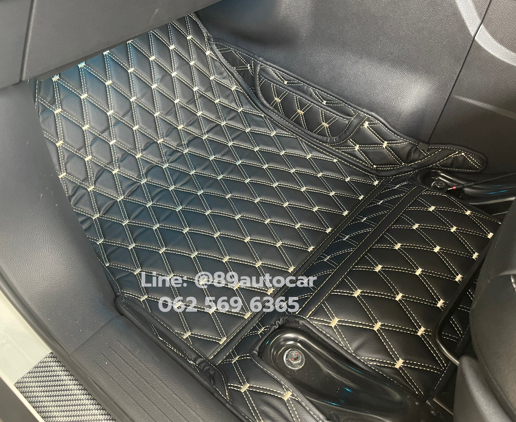 พรมรถ Nissan Kicks 2023 พรมvvip สีดำด้ายทอง