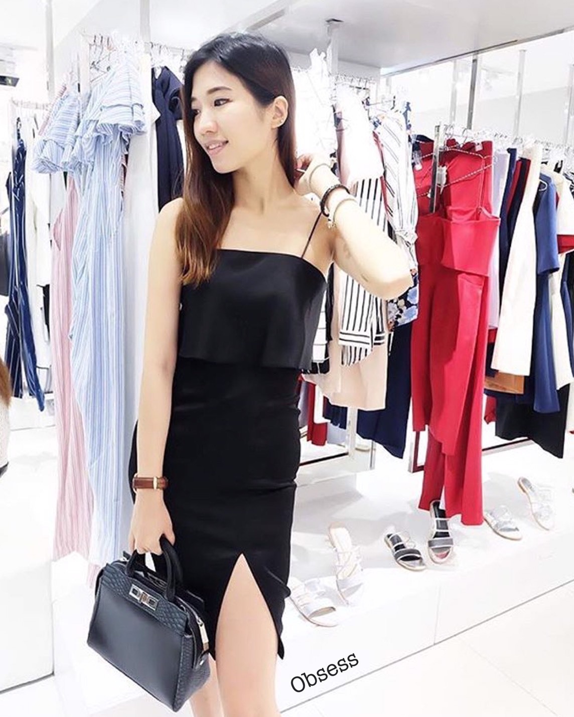 พร้อมเช่า มินิเดรส ทรงยอดนิยม แต่งระบายอก กระโปรงทรงดินสอ สีขาว