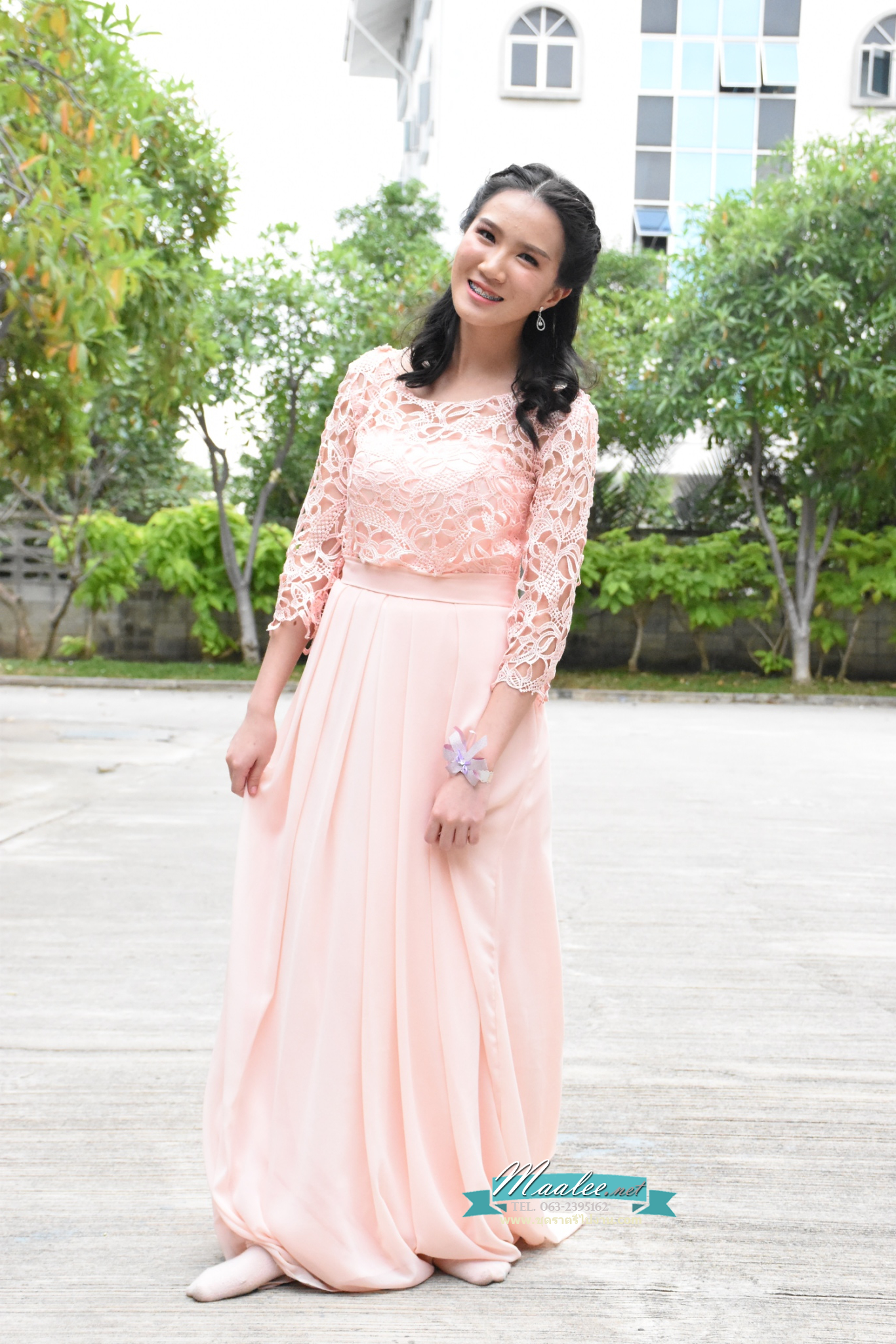 พร้อมเช่า ชุดราตรียาว สีชมพู แขนสามส่วน ลูกไม้ฉลุ กระโปรงผ้าชีฟอง