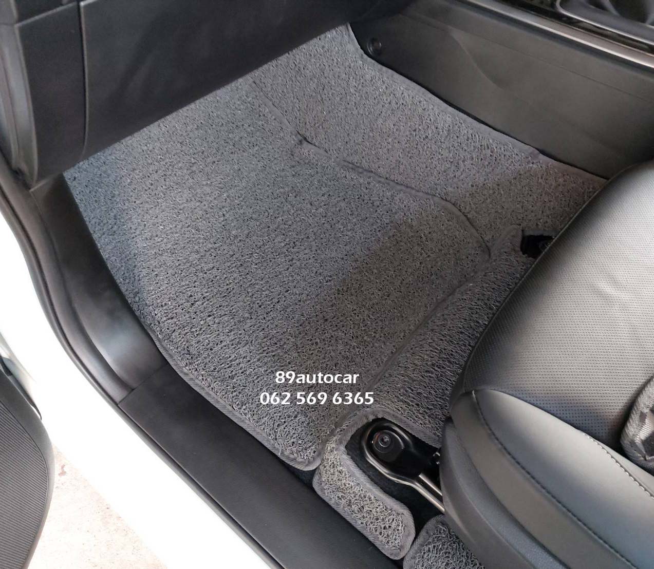 พรมไวนิลดักฝุ่น Isuzu D-Max Cab 2022 ปูพรมไวนิลดักฝุ่นสีเทาขอบเทา เต็มคัน