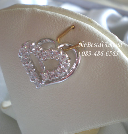 BP908RD+++จี้หัวใจสองดวง+++จี้เก๋ๆน่ารักๆ ดีไซน์เก๋มากๆ เป็นหัวใจซ้อนกัน 2 ดวง โดยด้านล่างเป็นหัวใจโปร่งสีทอง ทับด้วยหัวใจฝังเพชรด้านบน เพชรวิ๊งๆค่ะ