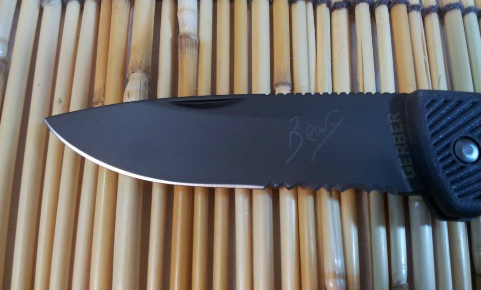 มีดพับ GERBER Bear Grylls Compact Scout (OEM) ใบหยัก