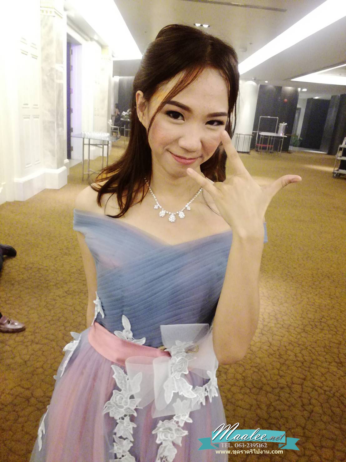 พร้อมเช่า ชุดราตรียาว แบบไหล่ปาด สีเทา-ชมพู Two Tone สไตล์เจ้าหญิง สวยหวานน่ารักมาก เนื้อผ้าตาข่าย แต่งโบว์และลูกไม้ช่วงเอว (เชือกผูกหลัง)