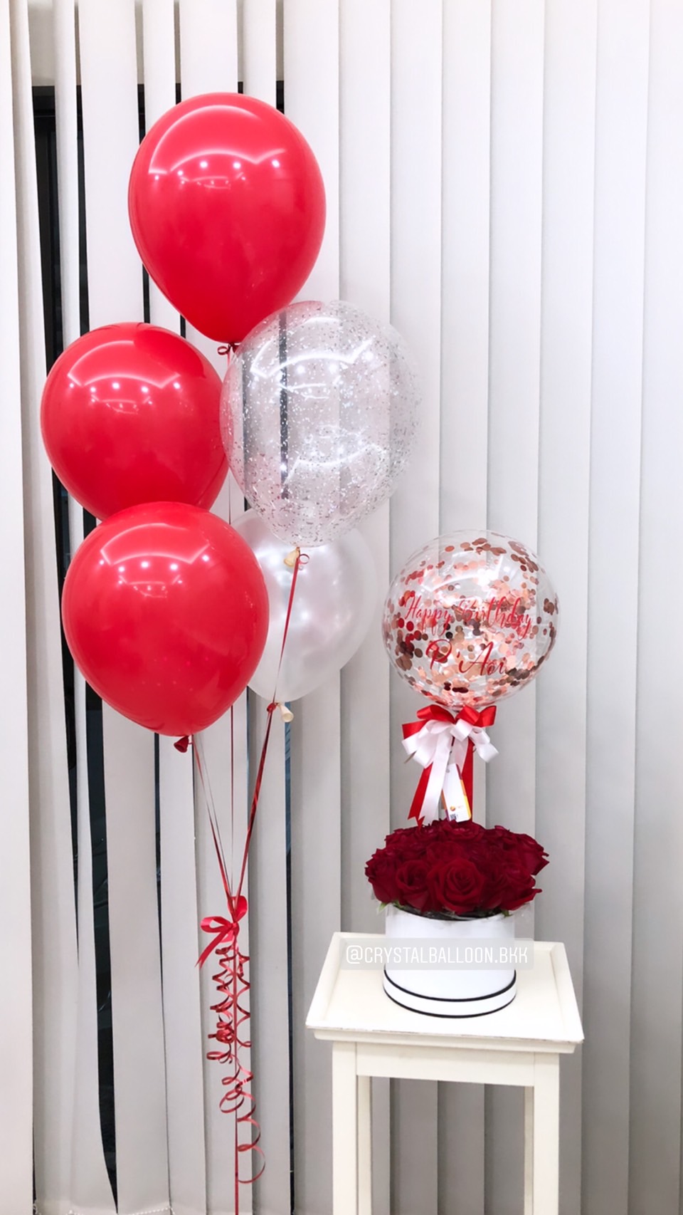 ลูกโป่ง วันเกิด Bubble ขนาด 10" สีแดง พร้อม กล่องดอกไม้ พร้อม ช่อลูกโป่ง 1 ช่อ,ลูกโป่งใส ใส่กลิตเตอร์ พร้อมตกเเต่ง สามารถเปลี่ยนสีลูกโป่ง/เปลี่ยนข้อความ/เปลี่ยนขนาดได้