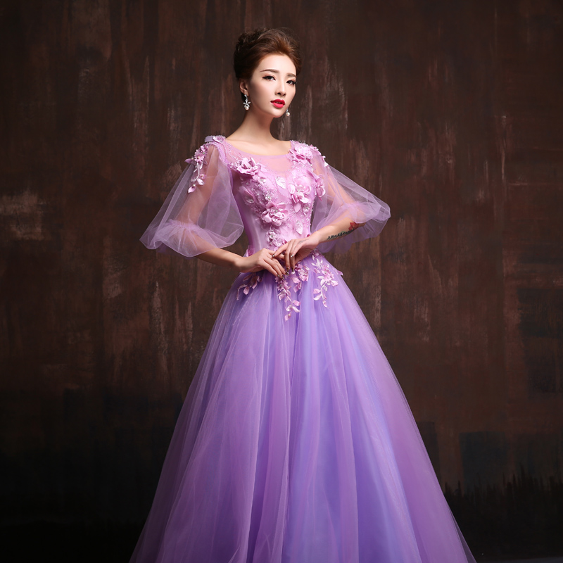 พร้อมเช่า ชุดแฟนซียาว แบบแขนยาว จั๊มปลายแขนน่ารักมาก เนื้อผ้าเป็นตาข่ายแบบซีทรู แต่งดอกและลูกปัด สีม่วง (ซิปหลัง)