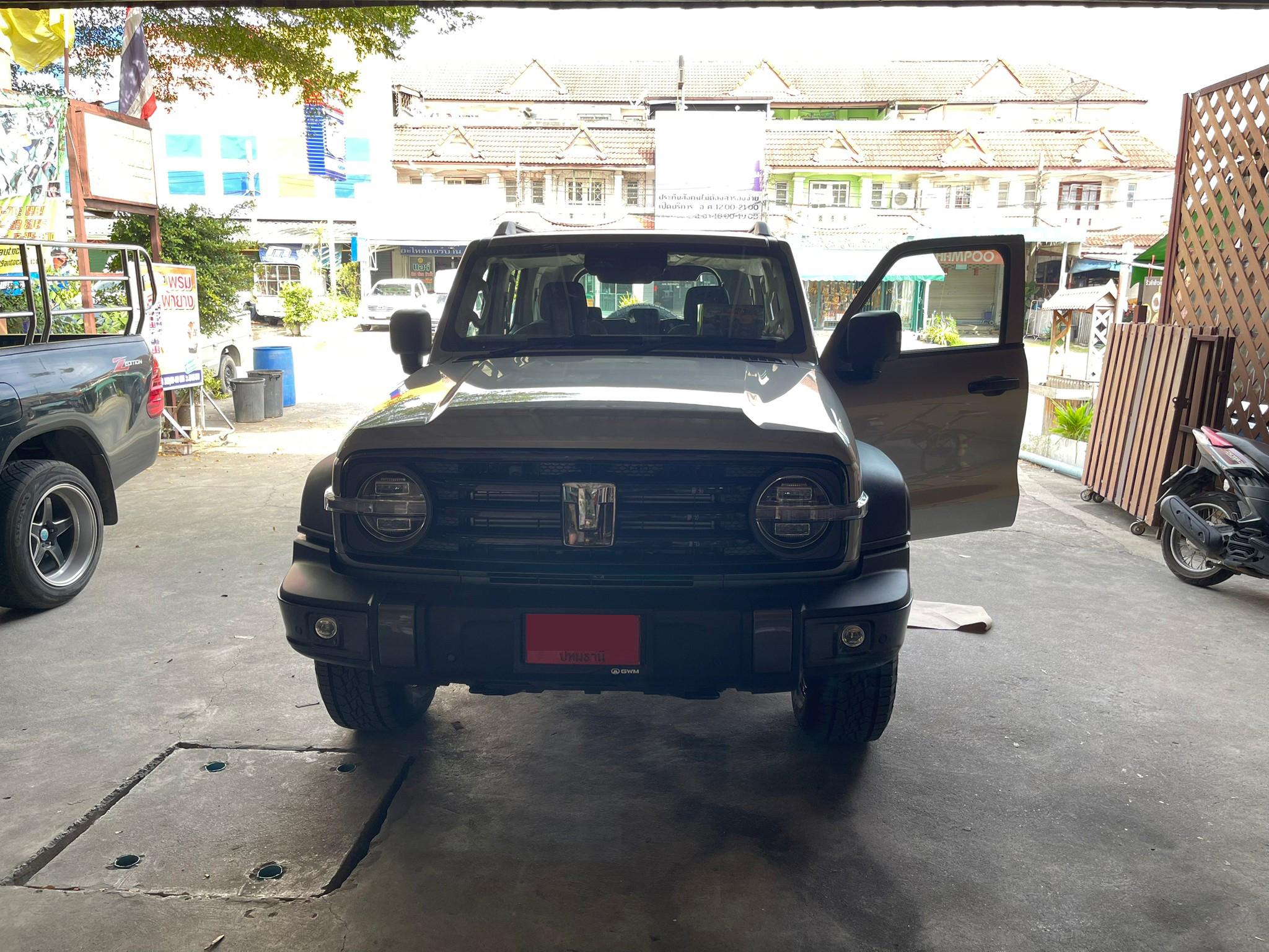 พรมรถยนต์ Tank300 ปูพรมVVIP สีดำด้ายทอง เต็มคัน