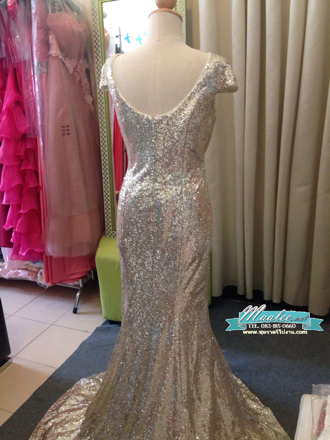 พร้อมส่ง ชุดราตรียาว แบบแขนสั้น ผ้าหลัง สีเทา เนื้อผ้าแต่งเลื่อมทั้งตัว ทรงหางปลา