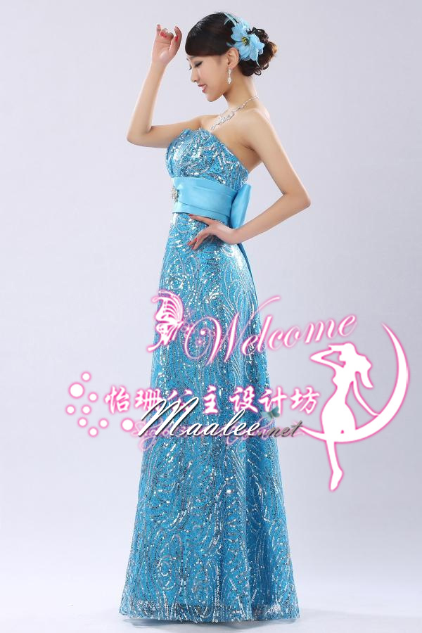 พร้อมเช่า ชุดราตรียาว สีฟ้า เนื้อผ้าปักเลื่อมสวย แต่งคริสตัลและโบว์ที่เอว