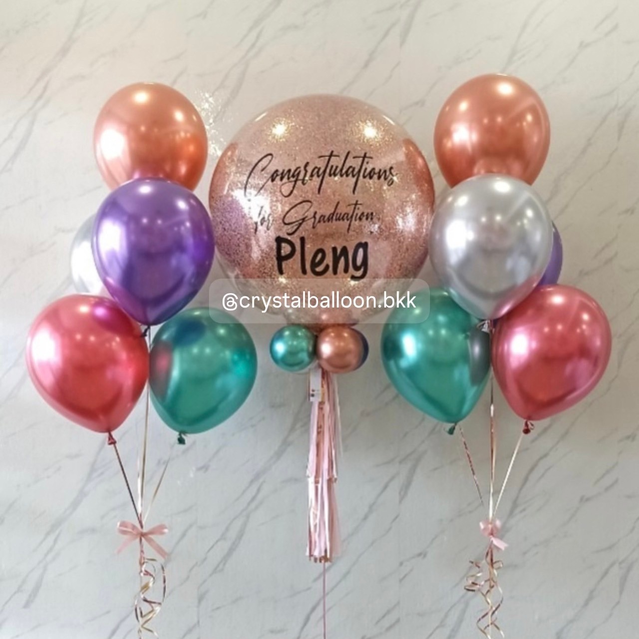 ลูกโป่ง แสดงความยินดี Bubble ขนาด 24" กลิตเตอร์สีโรสโกลด์ 1 ลูก พร้อม ช่อลูกโป่ง ช่อ 5 ลูก 2 ช่อ สีโครเมี่ยมธีมคัลเลอร์ฟูล พร้อมตกแต่ง สามารถเปลี่ยนสีลูกโป่ง/เปลี่ยนข้อความ/เปลี่ยนขนาดได้