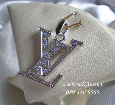 BP407RD+++จี้ L V+++ สัญลักษณ์สุดฮิต ไฮโซมากๆๆๆ จี้หลุยวิตตองส์ ทันสมัย หรูหรา สาวๆที่ชอบแบรนด์นี้คงไม่พลาดนะคะ งานสวยมากๆๆ