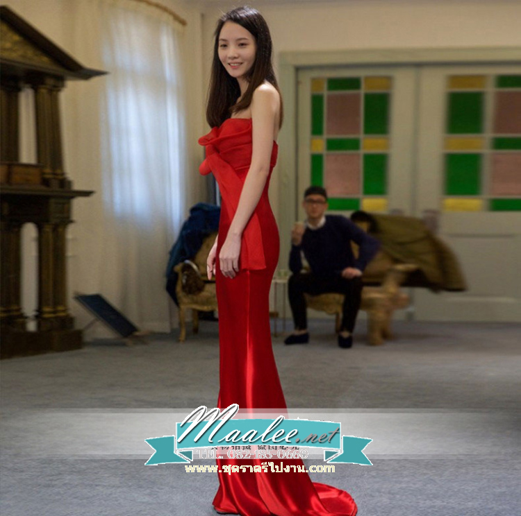 พร้อมเช่า ชุดเจ้าสาว/เพื่อนเจ้าสาว ราตรียาว แบบเกาะอก ทรงหางปลา สีแดง เรียบหรู แต่งผ้าแก้วช่วงอก กระโปรงผ้าซาติน ชายยาว (เชือกผูกหลัง)