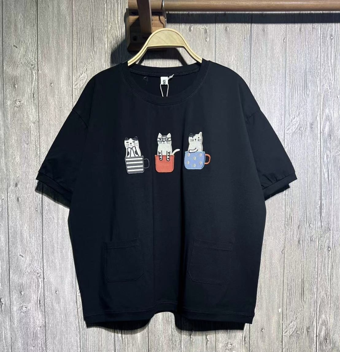 เสื้อยืดปักลายแมวแต่งกระเป๋า 9am