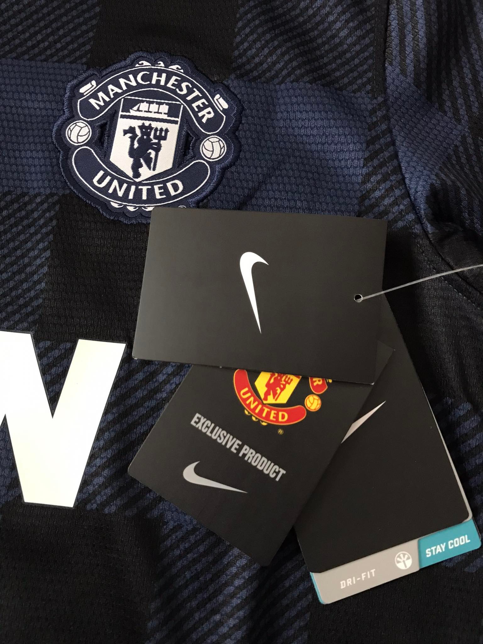 เสื้อฟุตบอล ทีมสโมสรแมนเชสเตอร์ ยูไนเต็ด ชุดเยือน 2013/14 ใหม่ XLB-Size / MANCHESTER UNITED Football Shirt Away Kit 2013/14 Jersey NEW XLB-Size