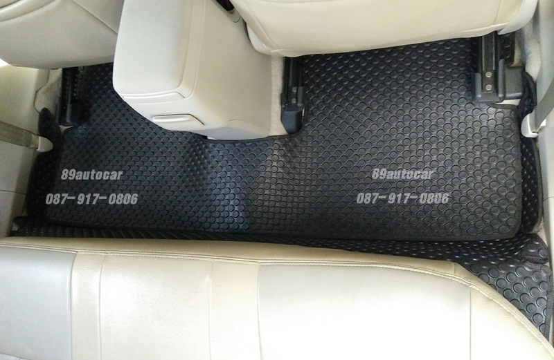 ผ้ายางปูพื้นรถยนต์ Toyota Altis 2006-2013 กระดุมสีดำขอบดำ