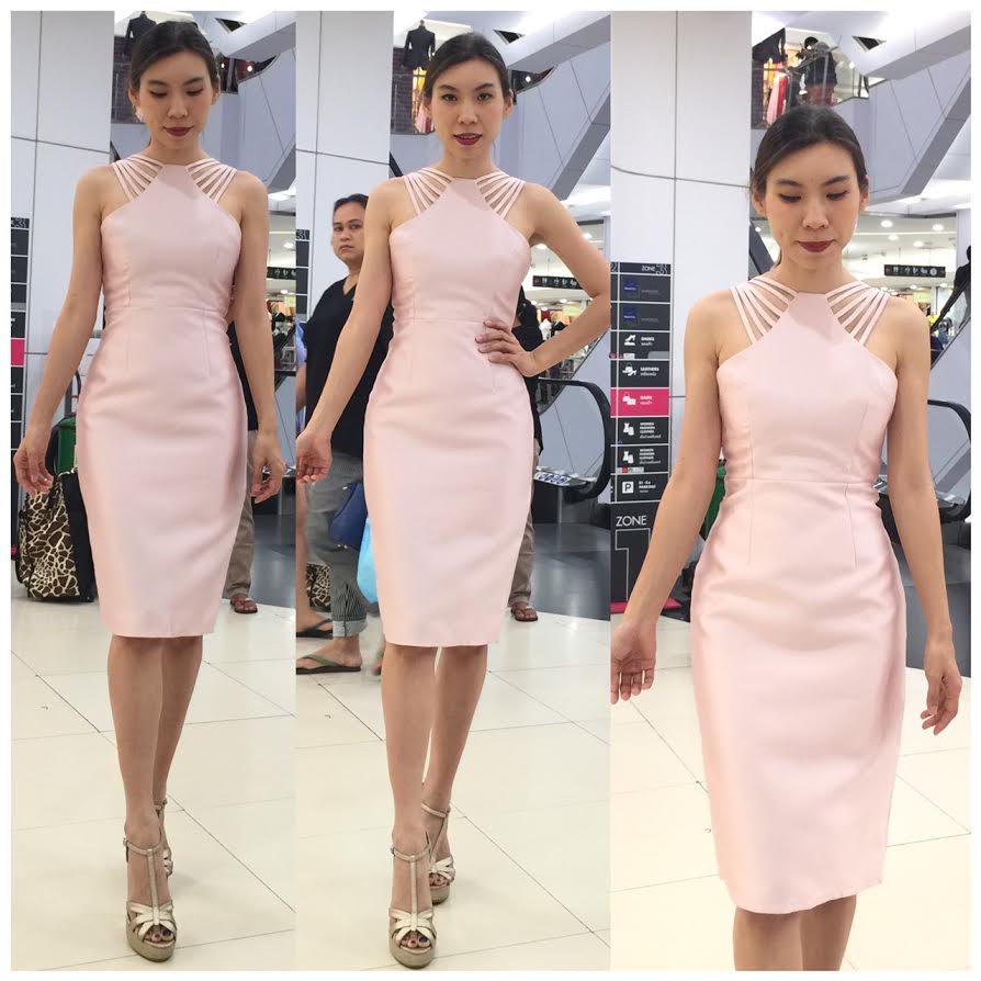 พร้อมเช่า ราตรีสั้น ชุดเดรสเดรสเนื้อไหม ทรงเข้ารูป เส้นสายไหล่สวยเรียงเส้น สีชมพู