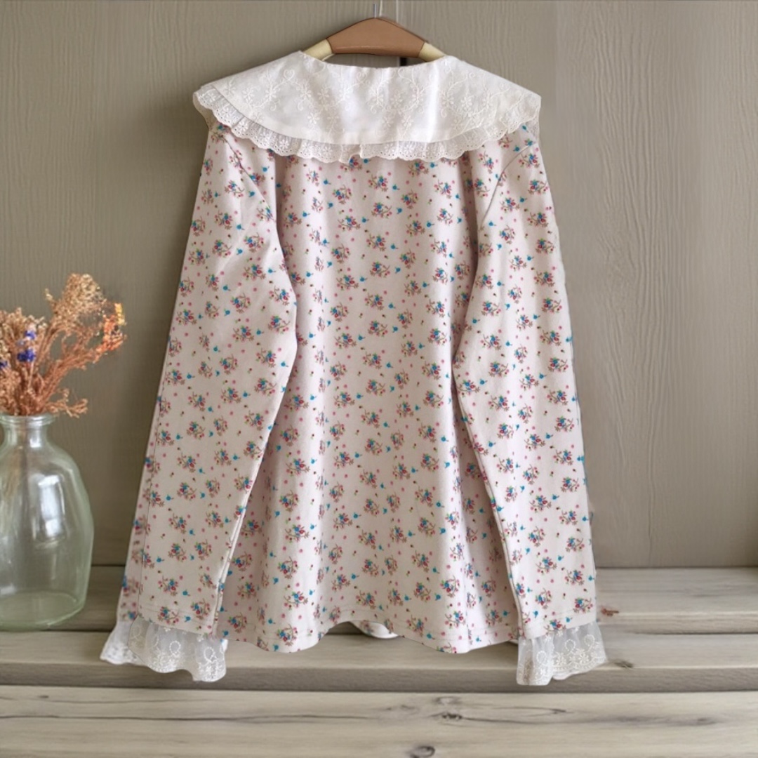 เสื้อยืดลายดอกไม้แต่งปกผ้าลูกไม้